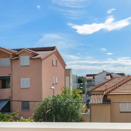 Apartments And Rooms Mladen Vodice Exteriör bild