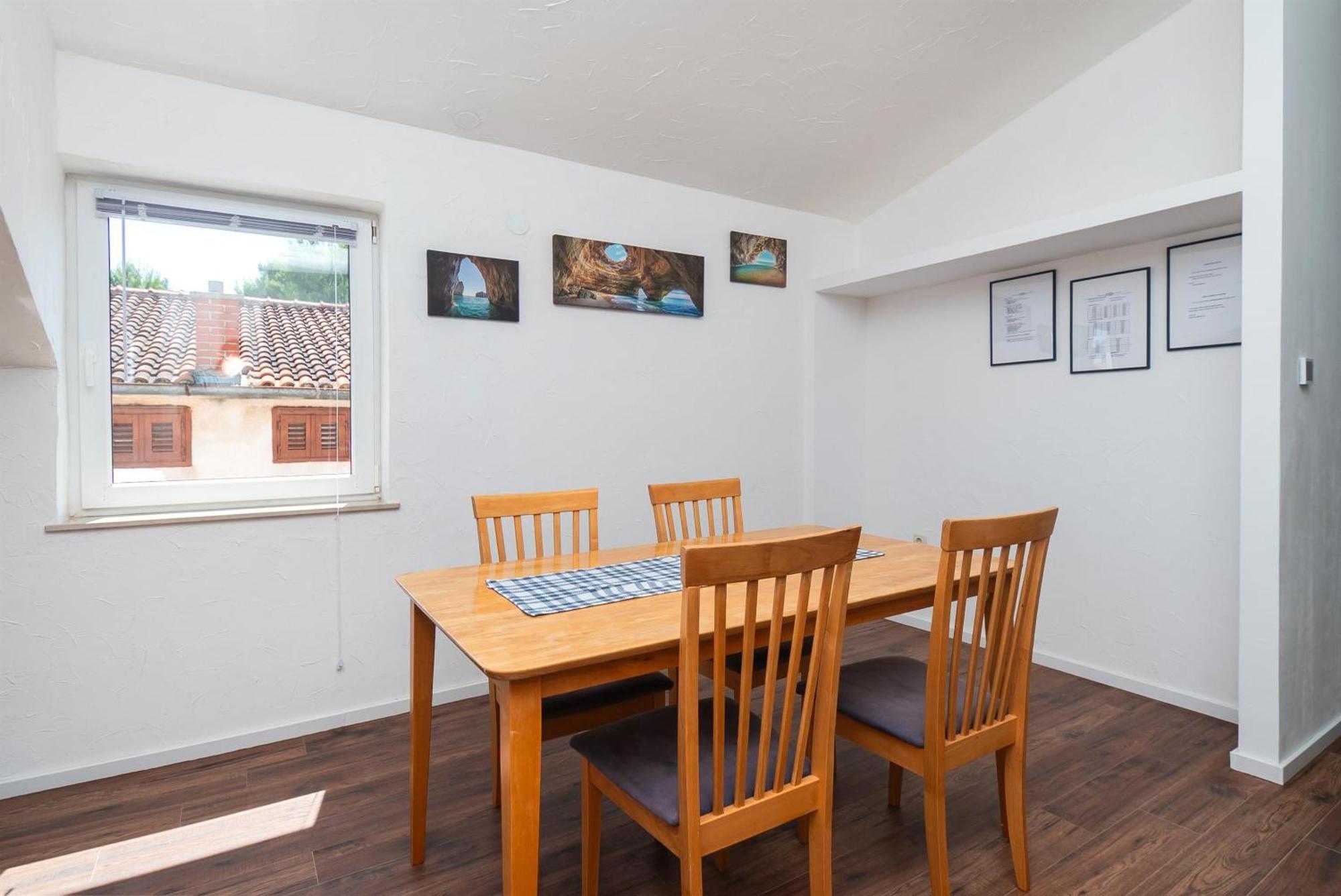 Apartments And Rooms Mladen Vodice Rum bild