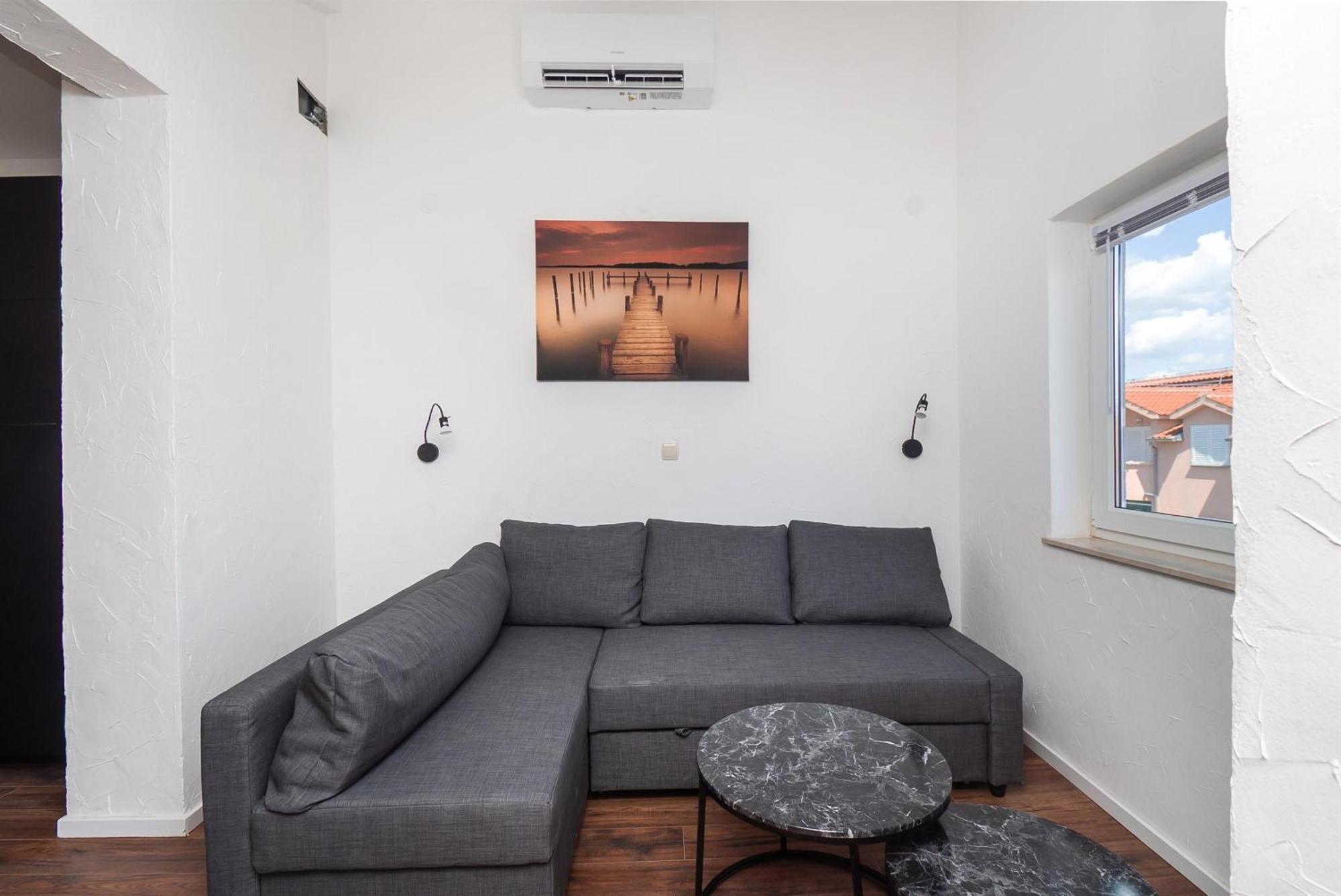 Apartments And Rooms Mladen Vodice Rum bild