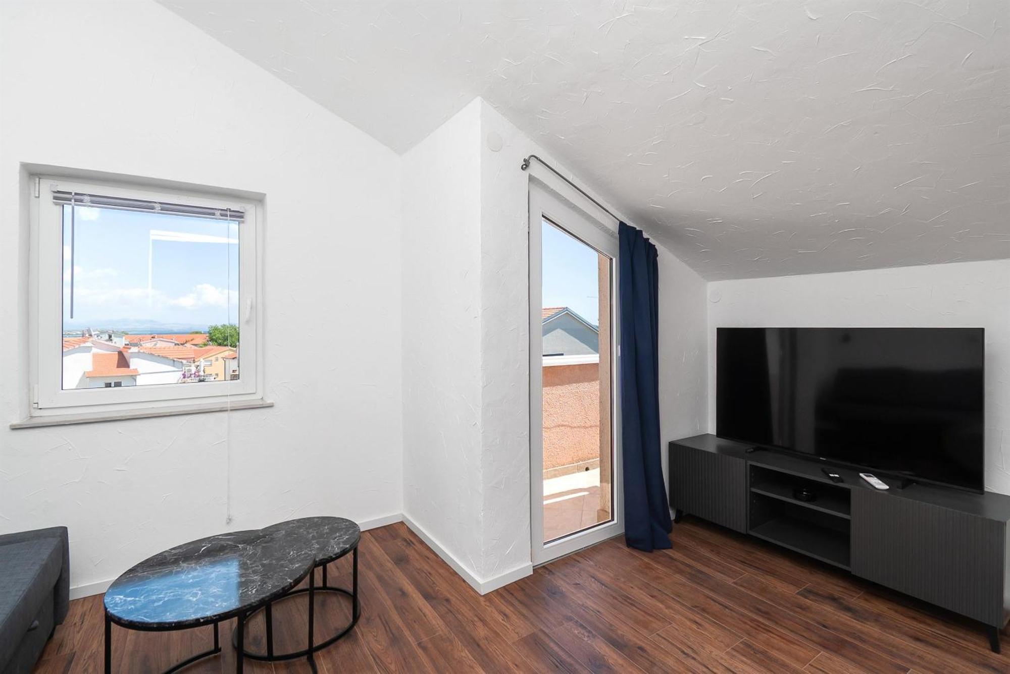 Apartments And Rooms Mladen Vodice Rum bild