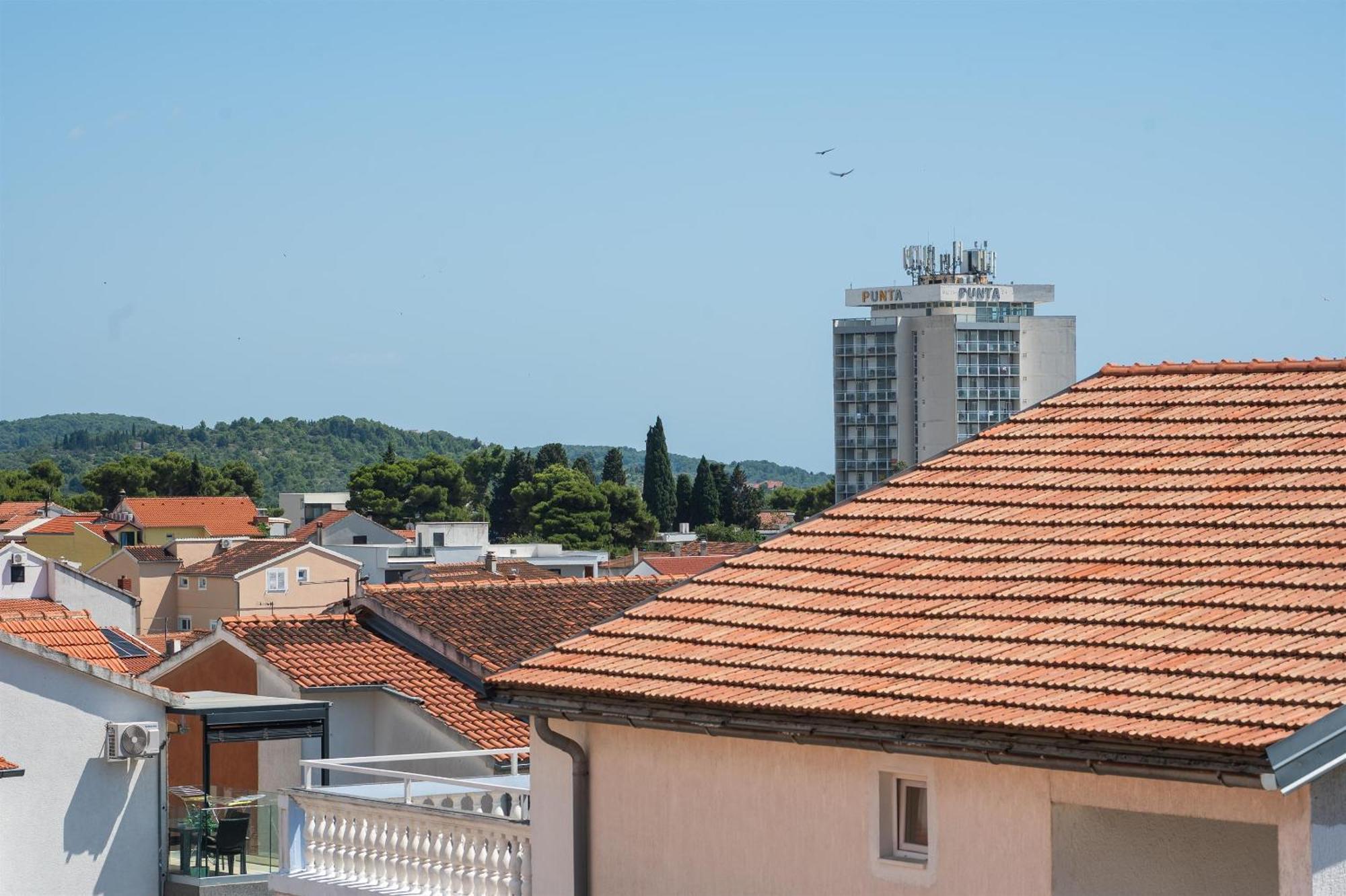 Apartments And Rooms Mladen Vodice Rum bild