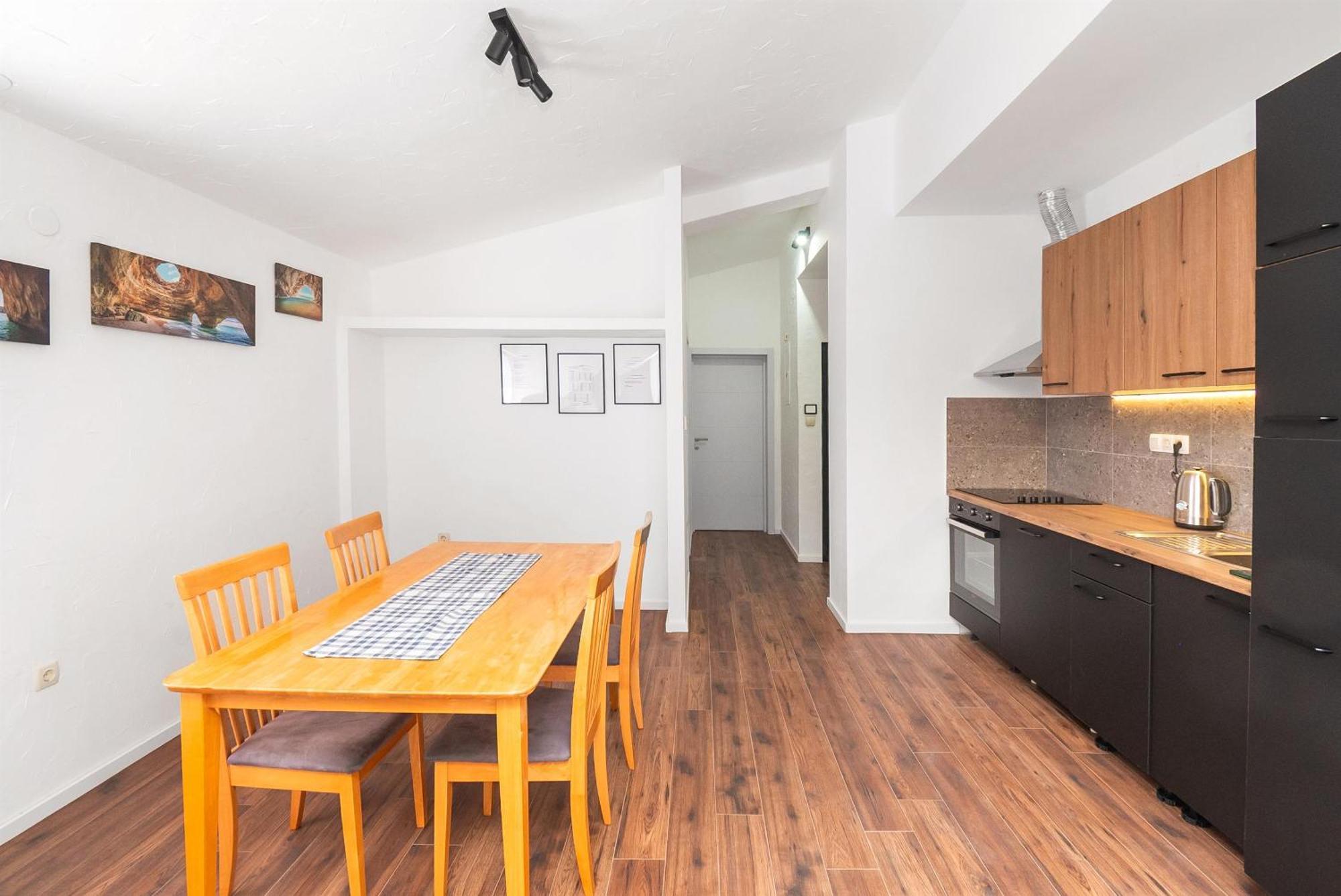 Apartments And Rooms Mladen Vodice Rum bild