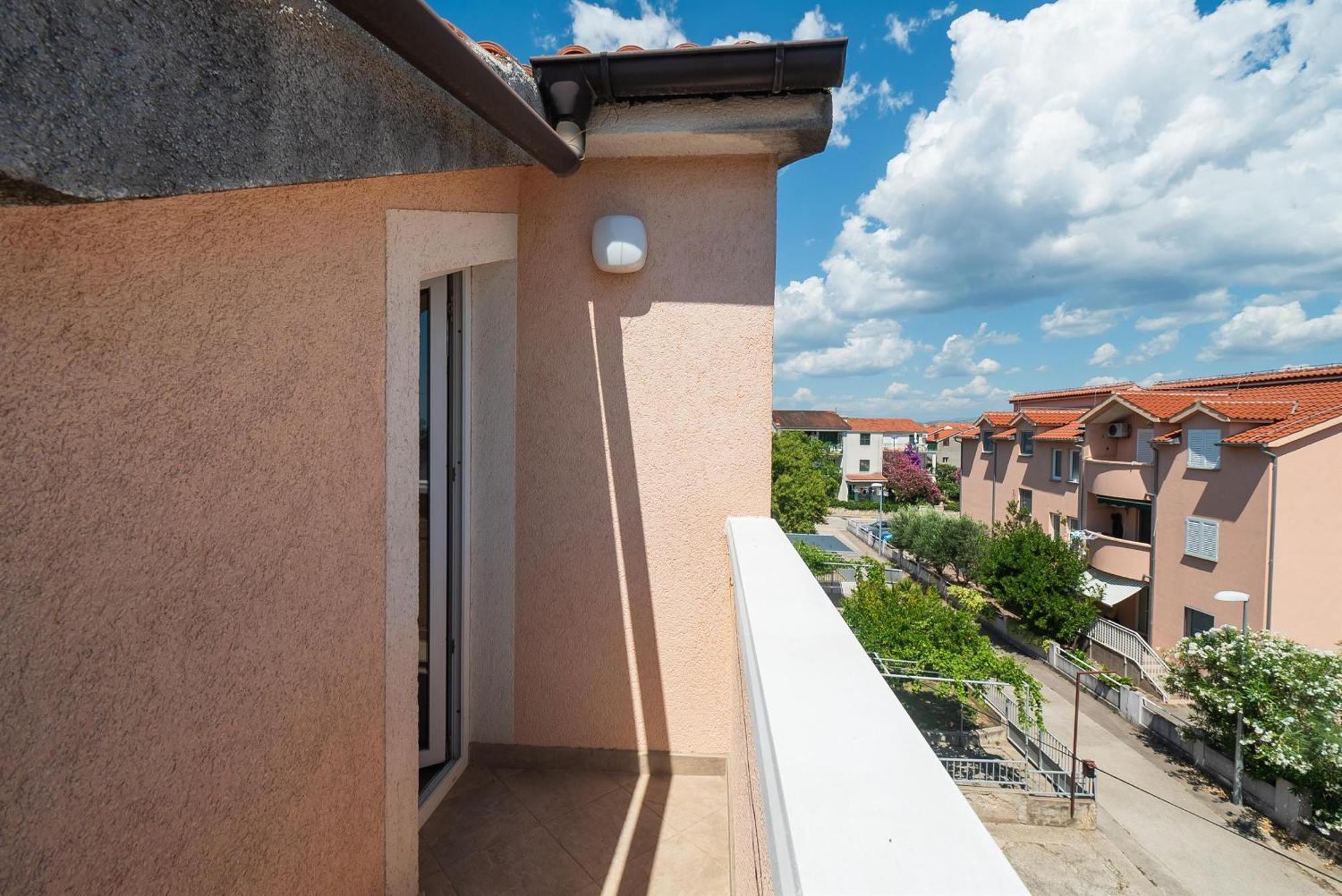 Apartments And Rooms Mladen Vodice Rum bild