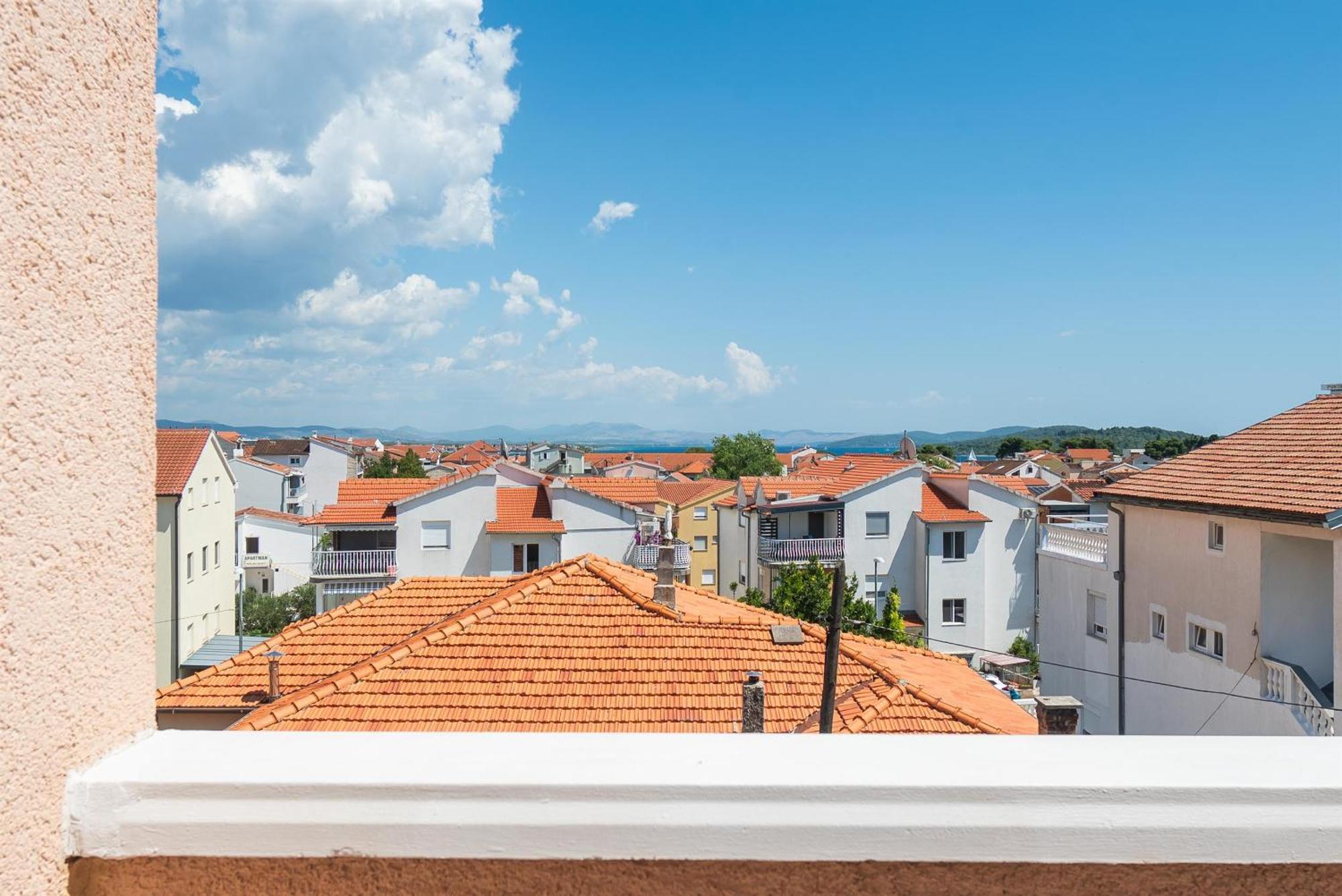 Apartments And Rooms Mladen Vodice Rum bild